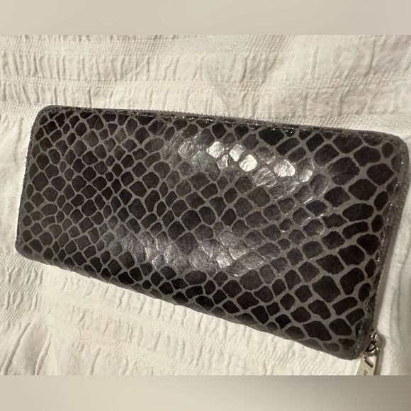 Michael Kors Wallet - Picture 9 of 10